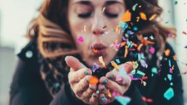 Una mujer queda atónita tras ganar un millón de dólares australianos en el sorteo Weekday Windfall, un premio que le cambiará la vida. Thumbnail