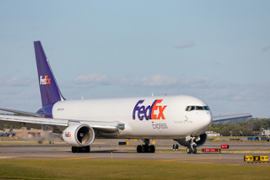 La historia de FedEx: Cómo una apuesta al blackjack salvó a la empresa - Casino News Thumbnail