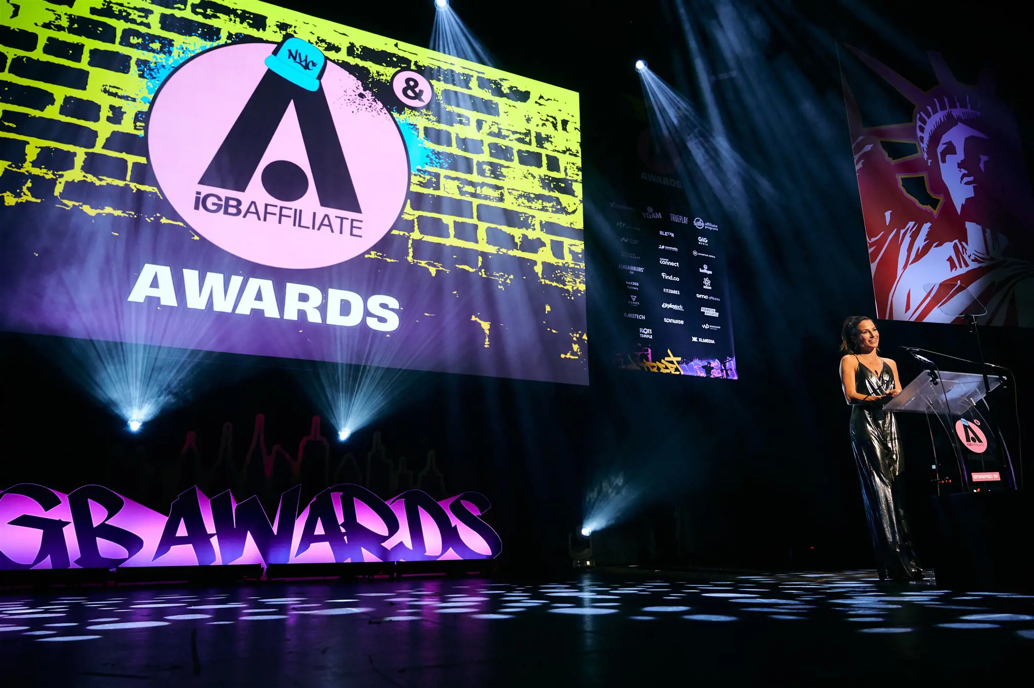 Ведущей церемонии вручения премии iGB Affiliate Awards станет Майлин Класс.